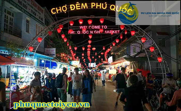 Tour Đà Lạt Phú Quốc tham quan chợ đêm Bạch Đằng
